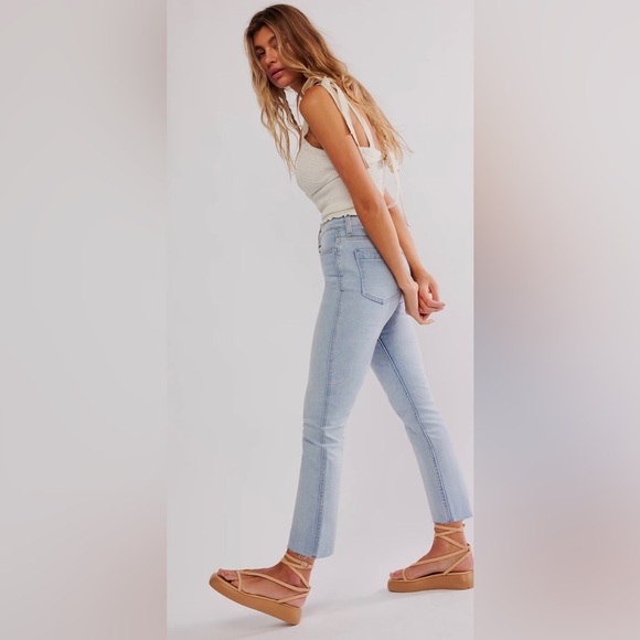 We the free CRVY High-Rise Vintage Straight Jeans Size 24 NWT - Picture 3 of 9